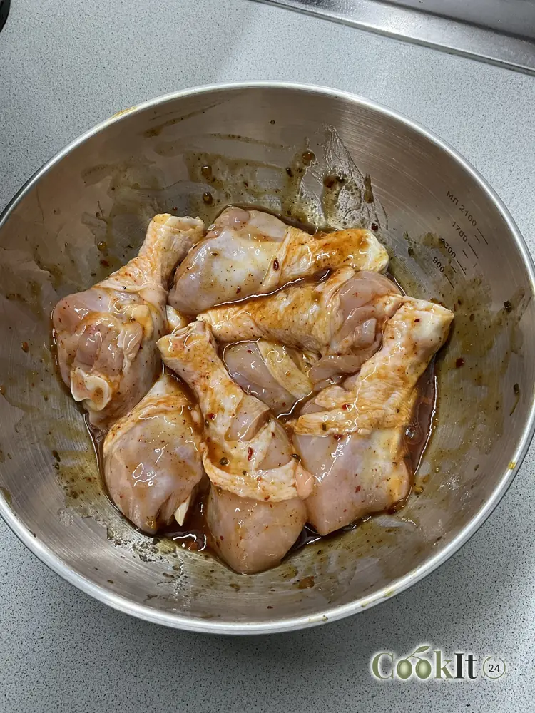 Куриные голени в кисло-сладком маринаде в аэрогриле — Замаринуйте курицу