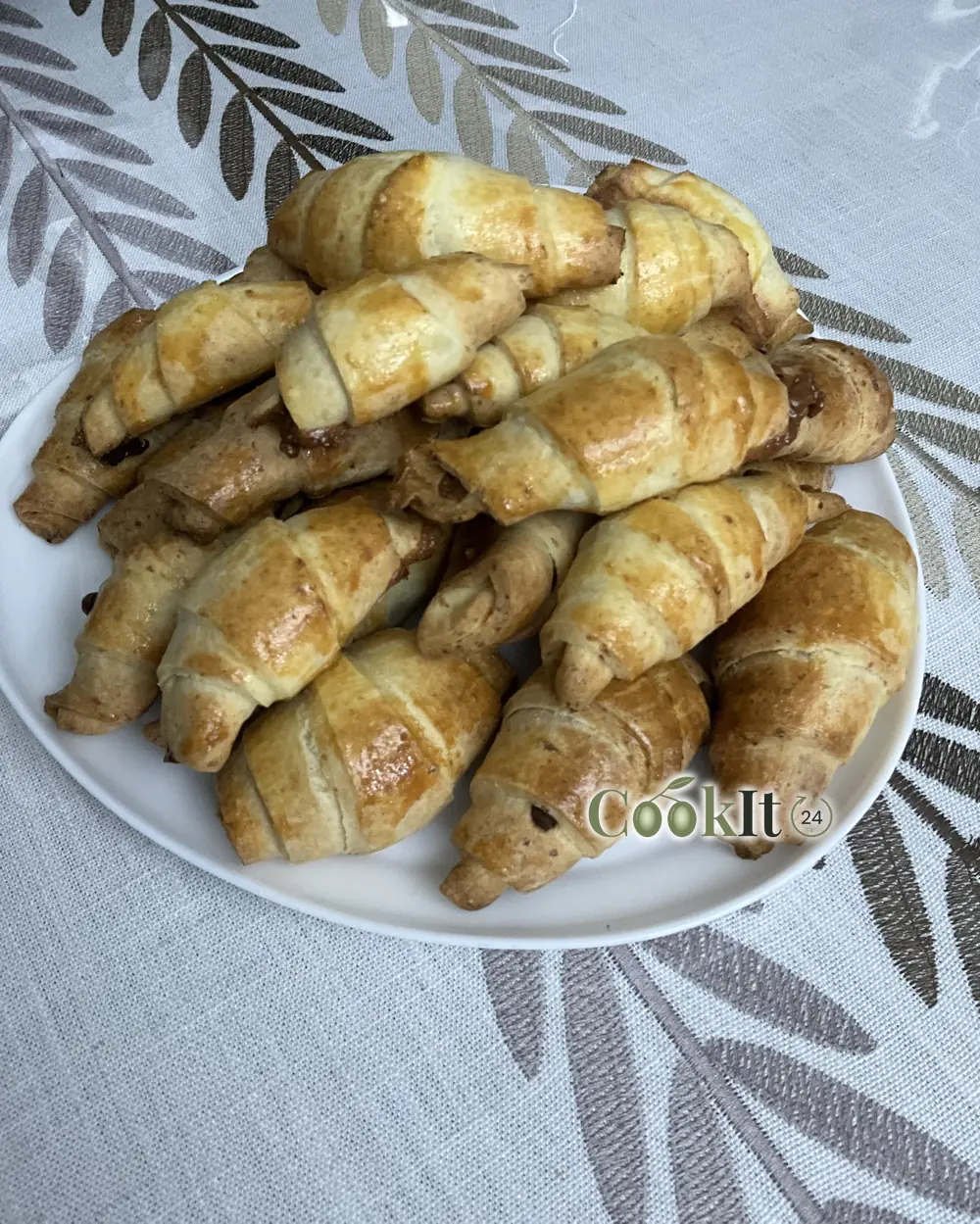 Творожные рогалики с шоколадными каплями
